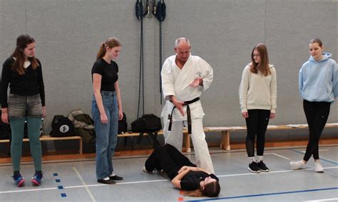 Selbstbehauptungskurs für Mädchen am Martin von Cochem Gymnasium