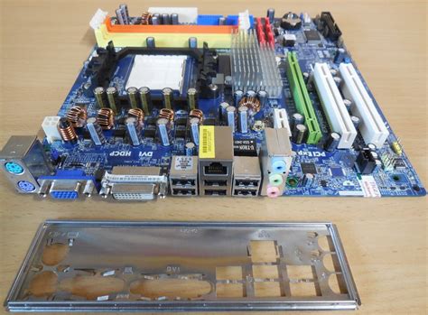 ASRock K10N78FullHD HSLI Rev 3 12 Mainboard Blende Sockel AM2 VGA DVI