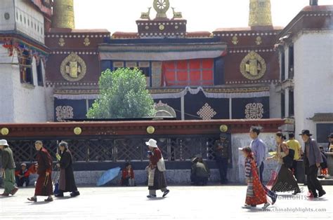 Jokhang Temple Pictures, Picture of Jokhang Temple, Tibet Travel Photos