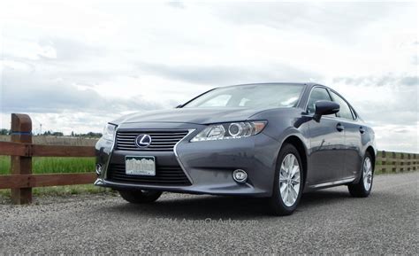 Lexus Es H Is Hybrid Fuel Economy In A Luxurious Driving