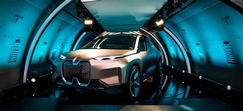 Bmwが電動化戦略の柱となる最新コンセプトカーを公開！見据える車の未来が明らかに Emira