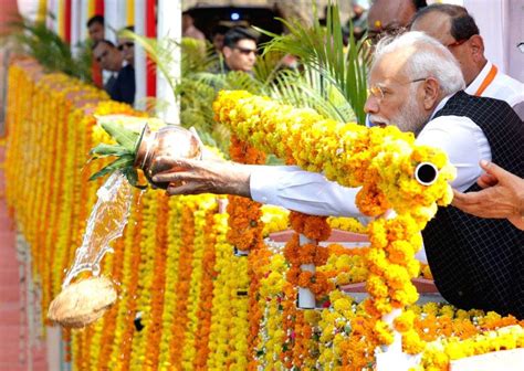 Prime Minister Narendra Modi Performs The Jal Pujan Of Nilwande Dam