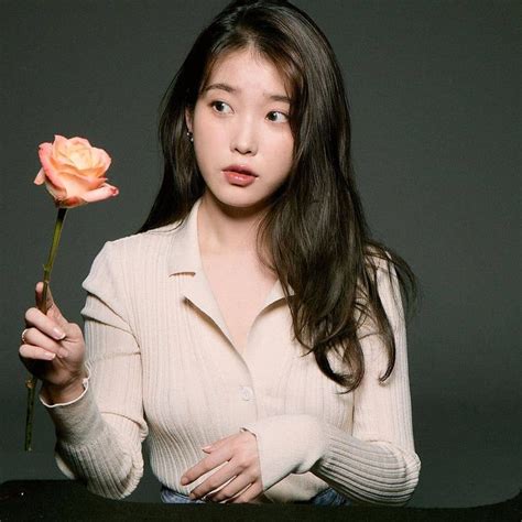 Iu 아이유 ※ 이지은·李知恩·leejieun On Instagram “🌹🌸🌹🌸 Dlwlrma” Beauté Top 5