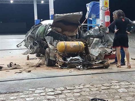 VÍDEO Carro botijão de gás no porta malas explode em posto de gasolina