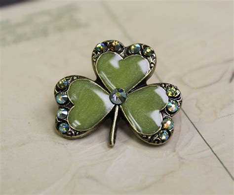 The History and Symbolic Meaning of the Shamrock - Anne Koplik Designs