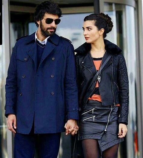 Engin Akyürek as Ömer and Tuba Buyukustun as Elif in the Turkish TV