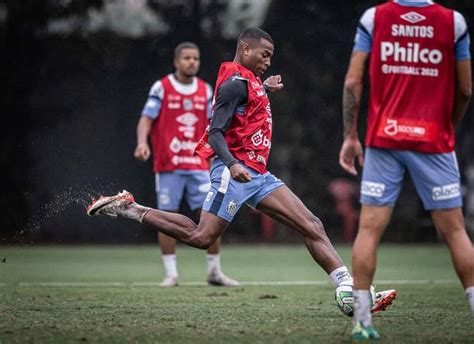 Jean Lucas pede pés no chão após goleada do Santos