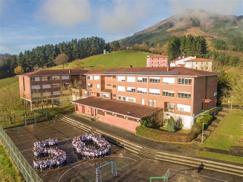 Iparragirre Institutukoek Mendi Irteera Eta Erromeria Antolatu Dituzte