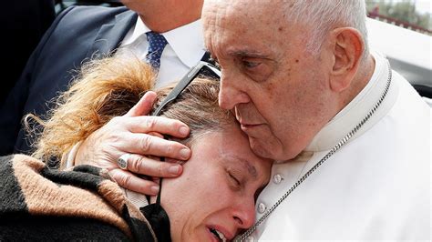 Papa Francisco reflexiona sobre su vida y revela si dimitirá o no a su