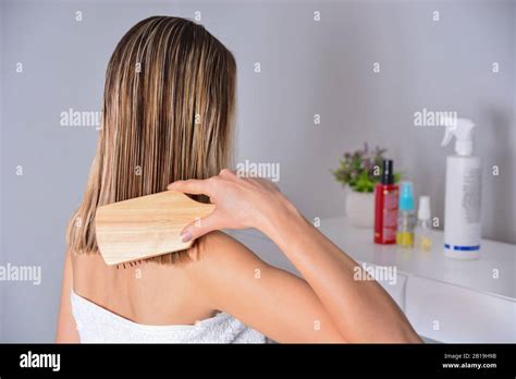 Wet Blonde Hair Hi Res Stock Photography And Images Alamy