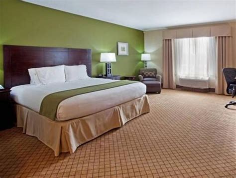 Holiday Inn Express Hotel & Suites Columbus-Fort Benning in Columbus ...