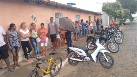 Brumado Pacientes Dormem Em Fila Na Central De Marca O Para Conseguir