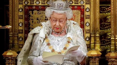 Rainha da Inglaterra afirma que Brexit em 31 de outubro é a prioridade