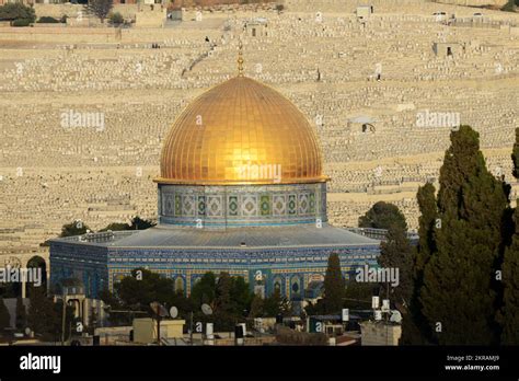 La Bella Cúpula De La Roca En La Cima Del Monte Del Templo En Jerusalén Fotografía De Stock Alamy