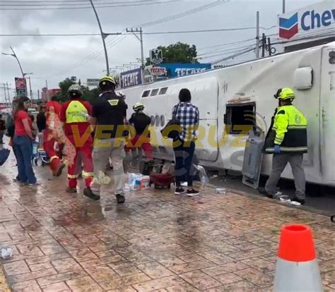 Más de 40 lesionados dejó volcadura de autobús en Nuevo León el camión