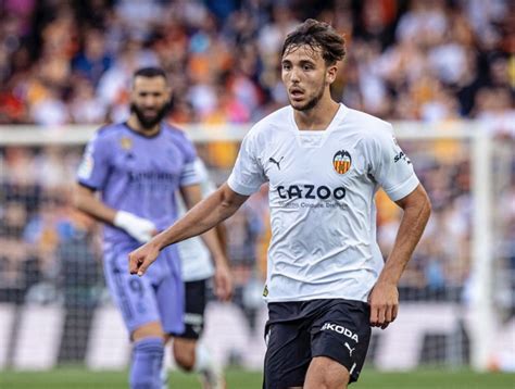 Fichajes Valencia CF Nico González espera al Betis o al Barcelona