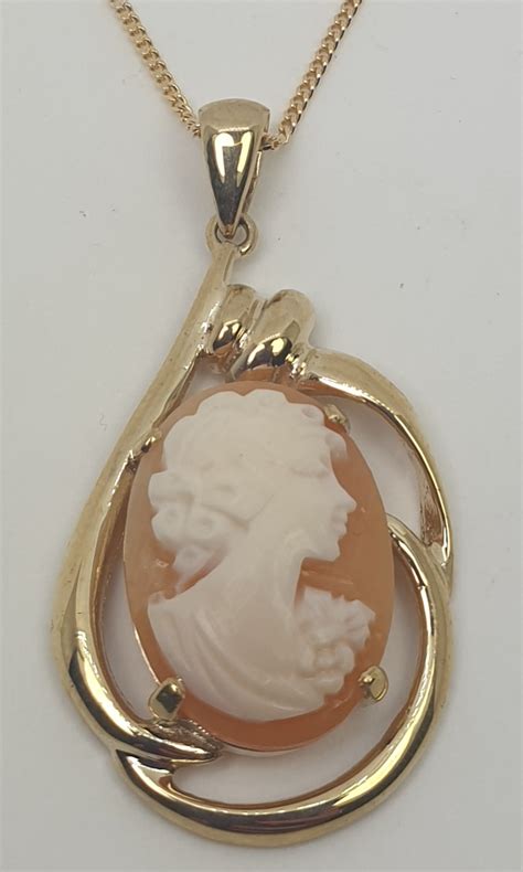 Cameo Pendant Rocks And Diamonds Taupo