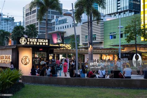 Bonifacio High Street In Bgc Manila Philippines High Res Stock Photo