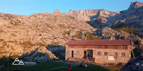 Cinco Rutas En Picos De Europa Trekkinea Viajes Con Gu As De Monta A