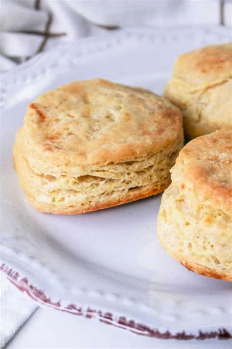 Copycat Hardees Biscuits Recipe - How to Make Hardee's Biscuits