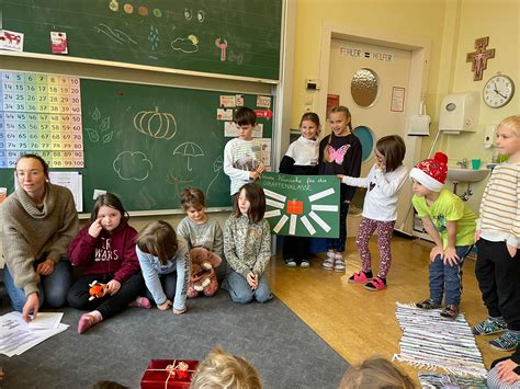 Das Rote Paket Volksschule Der Franziskanerinnen In Attnang Puchheim