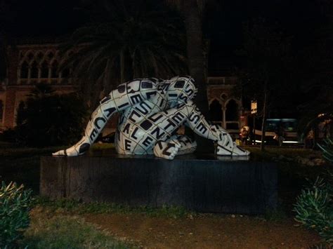 Sculture Dell Artista Rabarama Sul Lungomare Di Reggio Calabria Foto