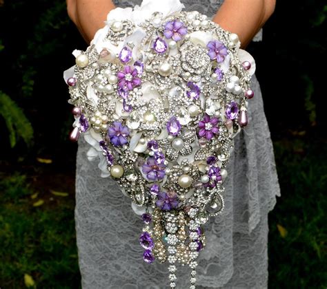 Loooove The Dangly Part Brooch Bouquet Idea Vintage Wedding Brooch