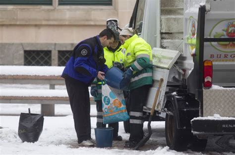 Burgos recibe la primera gran nevada del año con relativa normalidad