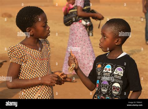 Jeune Fille Africaine Hi Res Stock Photography And Images Alamy