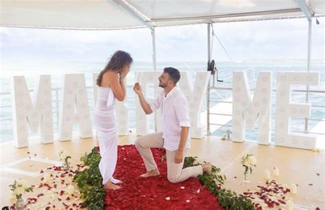 Celebra Su Boda La Hija De Adela Micha Con El Mar De Barra De Navidad