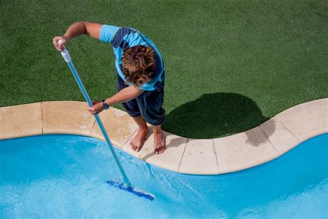 Como Limpar Piscina Em 6 Passos