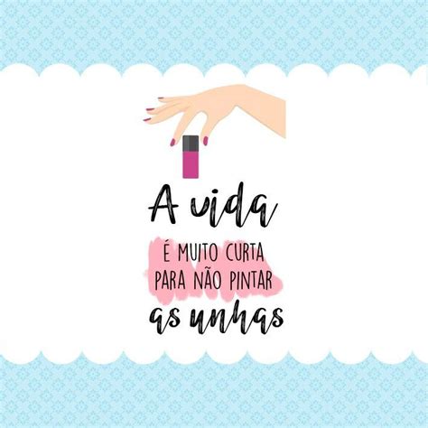 A Hand Holding A Pink Object With The Words Avida E Muto Curta Para No