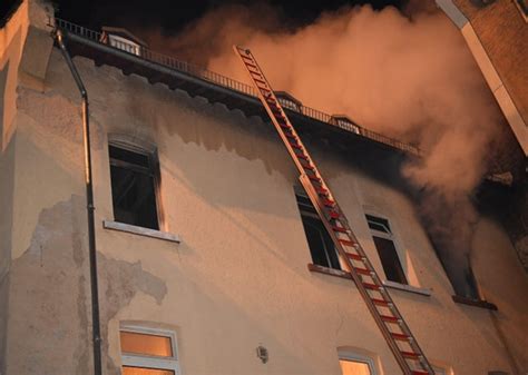 Wiesbadenaktuell Nach Brandstiftung Flammen Schlugen Aus Dem Fenster