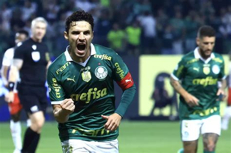 Palmeiras aproveita fraquezas do Red Bull Bragantino e alcança a 4ª