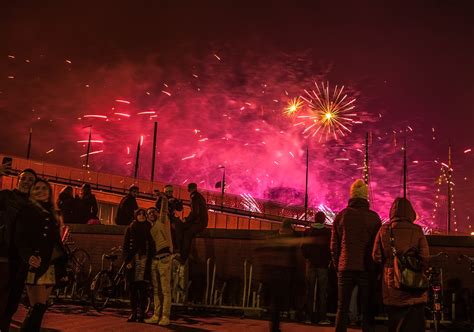 Amsterdam bans consumer fireworks at New Year, plans Museumplein ...