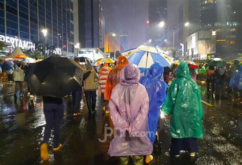 Waspada Hujan Disertai Angin Kencang Terjadi Di Sejumlah Provinsi Ini