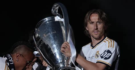 El Real Madrid Anuncia La Renovaci N De Luka Modric Para Una Temporada M S