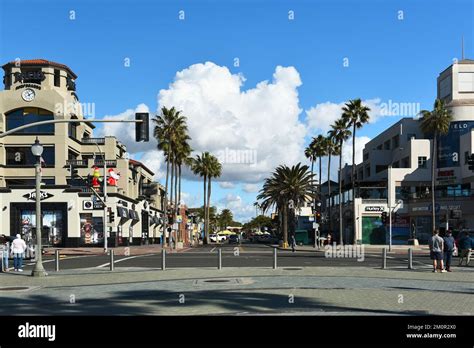 HUNTINGTON BEACH CALIFORNIA 7 DEC 2022 Looking Up Main Street From