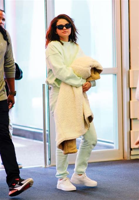 Selena Gomez In Comfy Travel Outfit At Jfk Airport In Nyc 06 12 2019