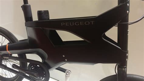 Le Vélo Urbain Hybrid Bike Ae21 De Chez Peugeot