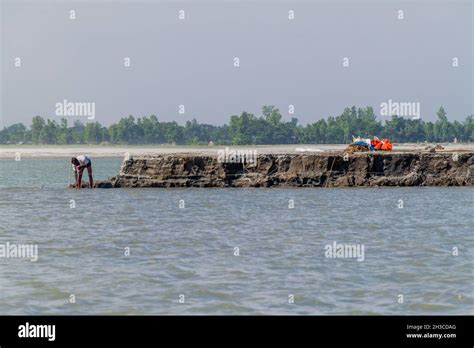 Jamuna Bangladesh November 7 2016 Local Man On A Char Sandbank