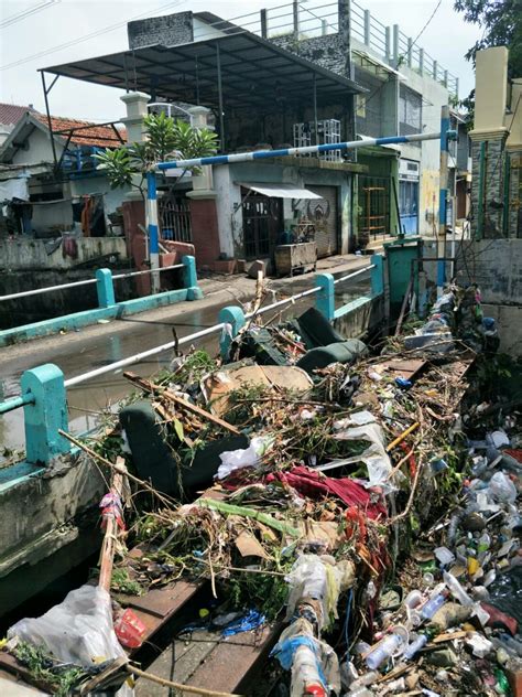 Tingginya Curah Hujan Dan Limbah Kasur Jadi Penyebab Genangan Di Surabaya