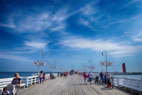 Auf Dem Seesteg Von Zoppot Sopot Im Sommer Ist Der Steg Eine Sehr