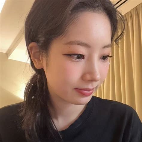 Pin De Hogoo En Babe Fotos De Mi Esposa Nayeon Momo