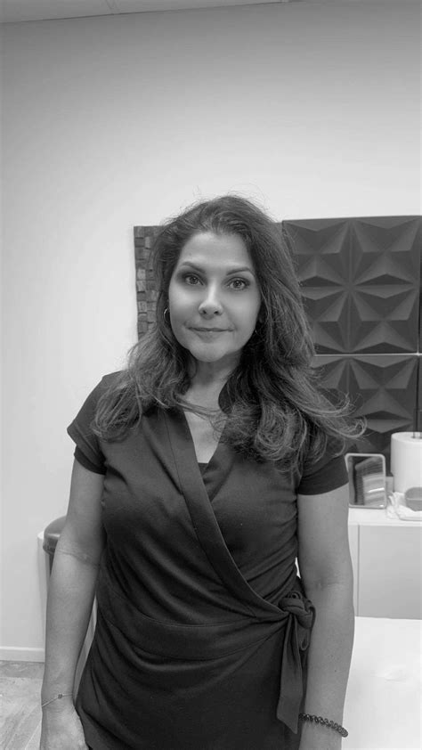 Découvrez notre facialiste holistique formée à l'Ecole de massages