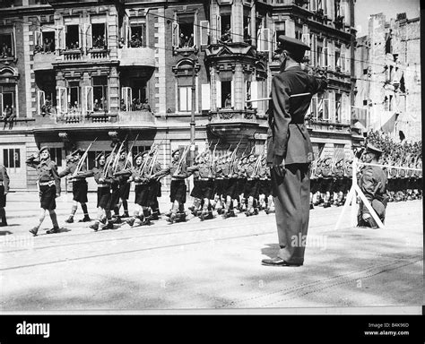 Ww2 May 1945 General Horrocks Taking The Salute At 51st Highlan Division Victory Parade Through