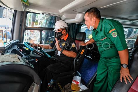 Pemeriksaan Kelayakan Armada Bus Antara Foto