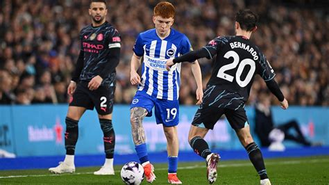 Con un gol de Julián Álvarez y un error de Barco Manchester City