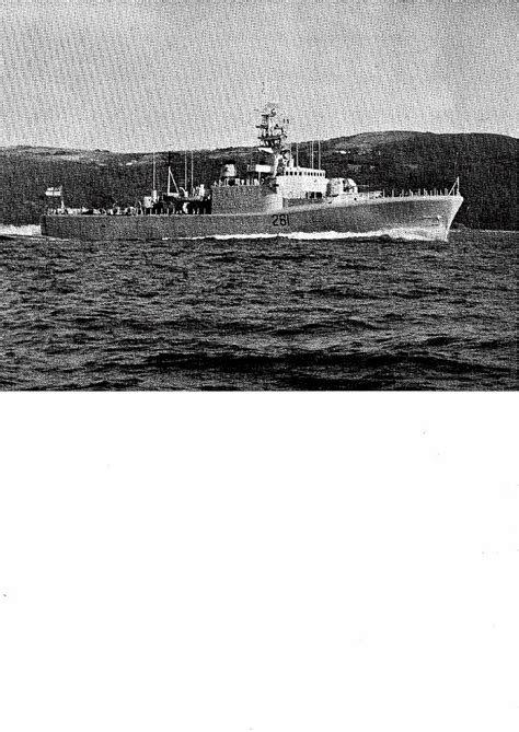 Hmcs Mackenzie 261 Commissiioning Booklet 06 Oct 1962