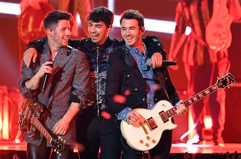 Jonas Brothers, Pitbull, Playing AT&T Playoff Playlist Live! Concerts – Billboard